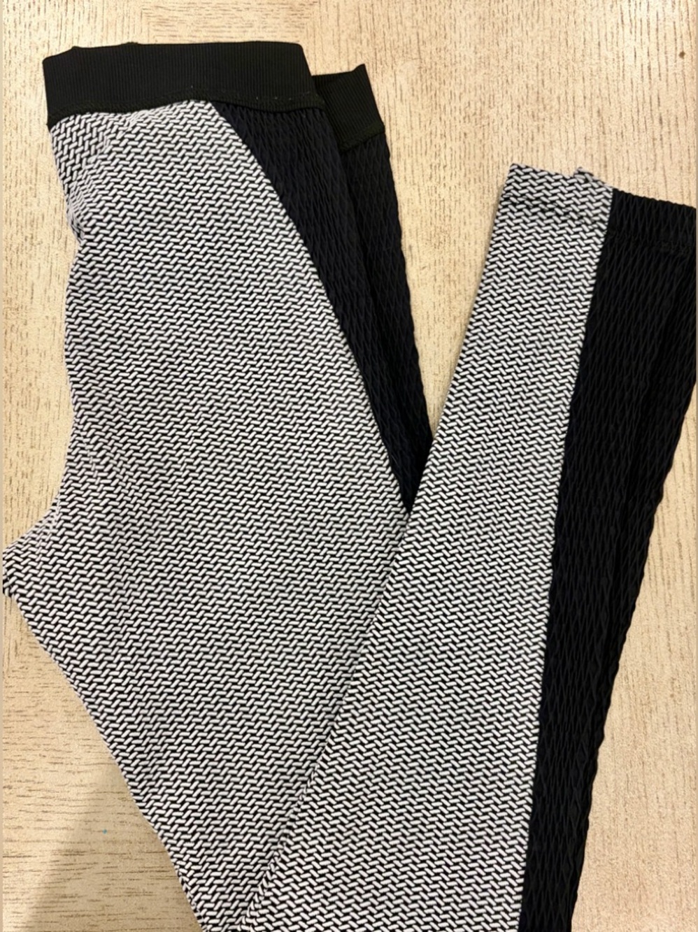 Blue Life Fit Black & White Textured Active Wear Leggings